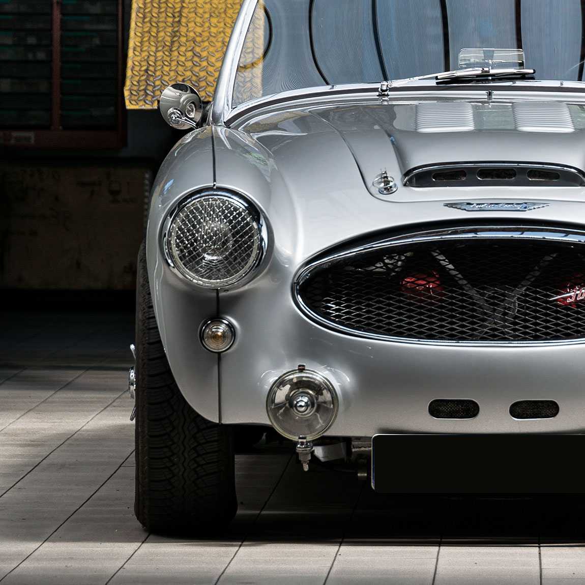 Vista detallada de un austin healey 100-4/6 y 3000 coche clásico británico.