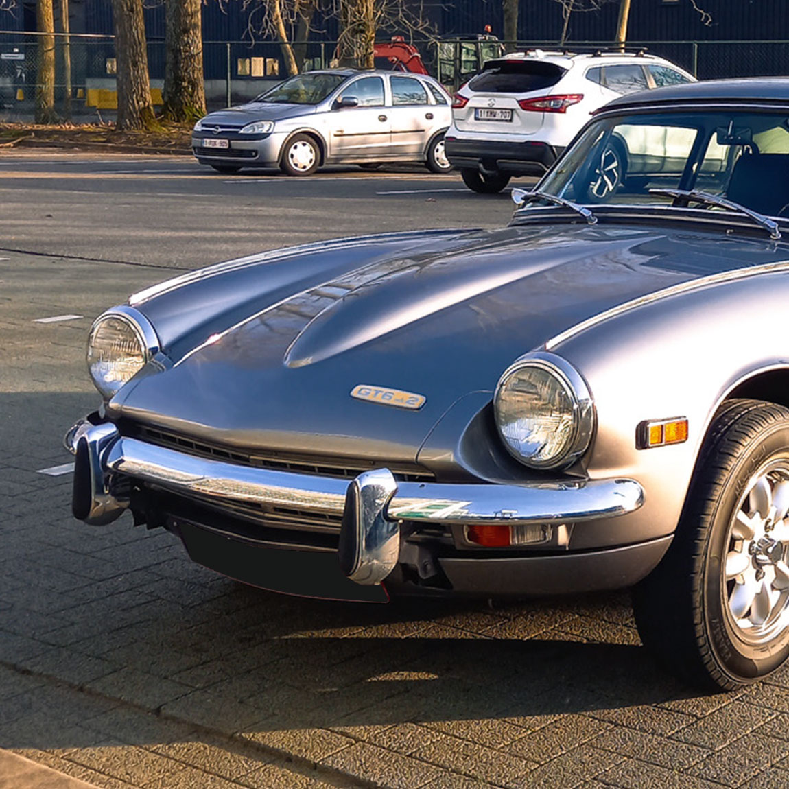 Afbeelding van klassieke Triumph GT6 bij Anglo Parts Store Mechelen.